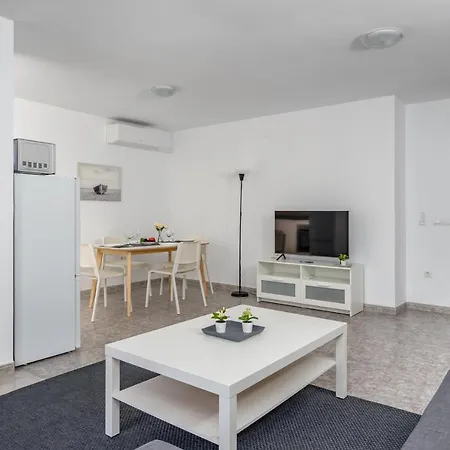 Flat With Pool In By Costarentals - Ref 171 *